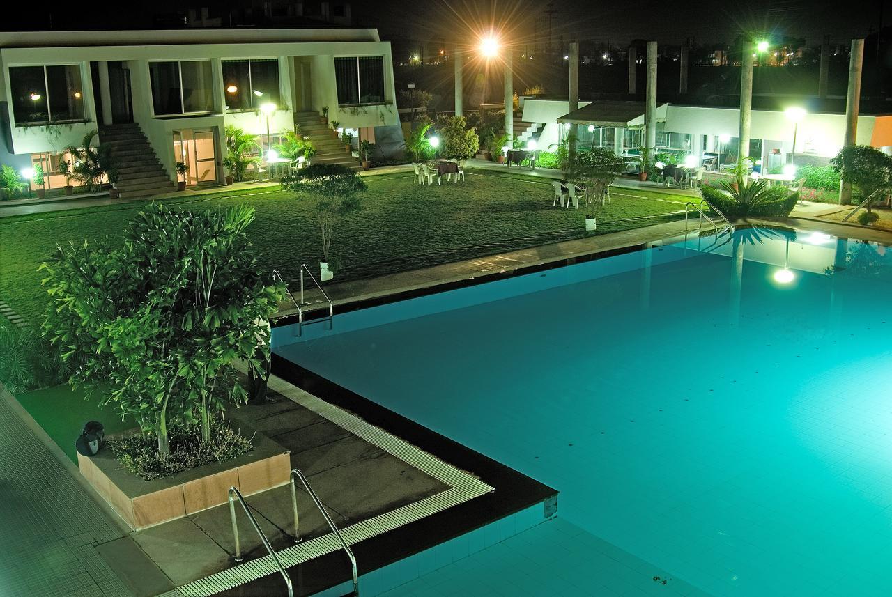 Hotel Lch Fitness Indore Zewnętrze zdjęcie